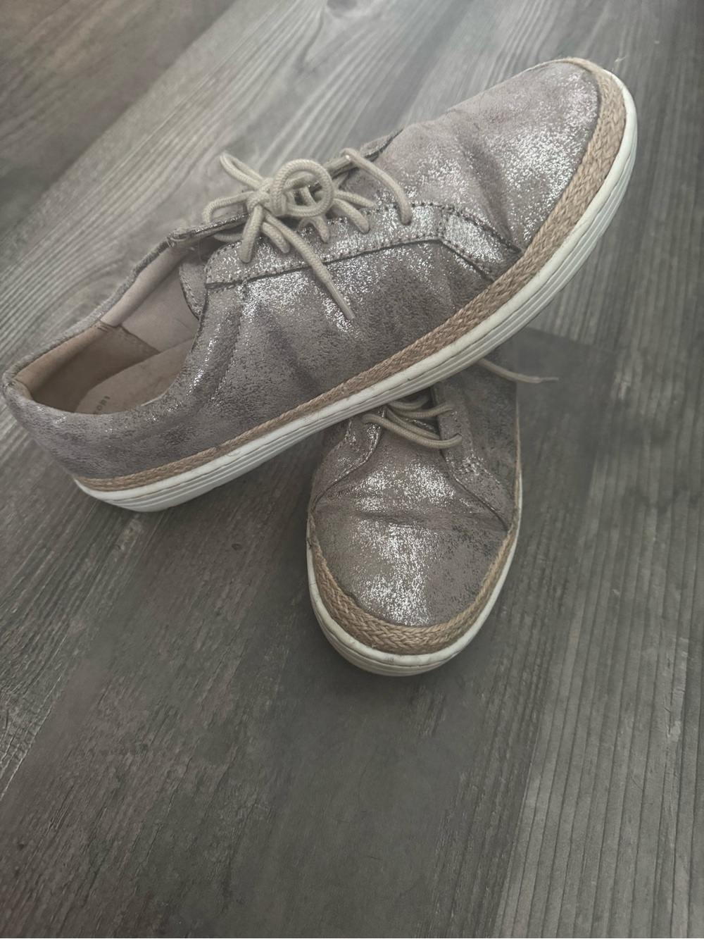 Comfort Cushion Collection by Clarks Metallic Taupe Lace-Up Sneaker